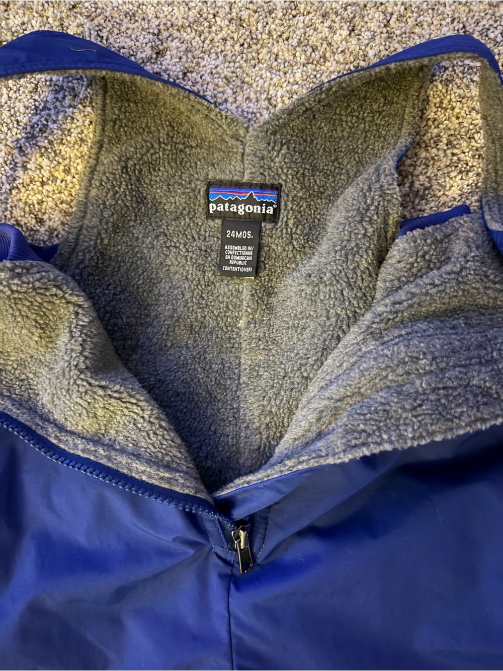 Patagonia Men’s Blue Lightweight Jacket with Gray Fleece Lining